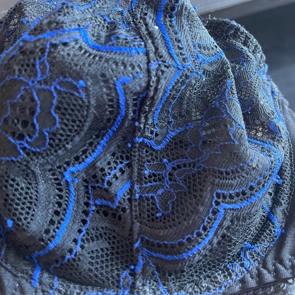 French lace unlined bra - Picture 7 of 7